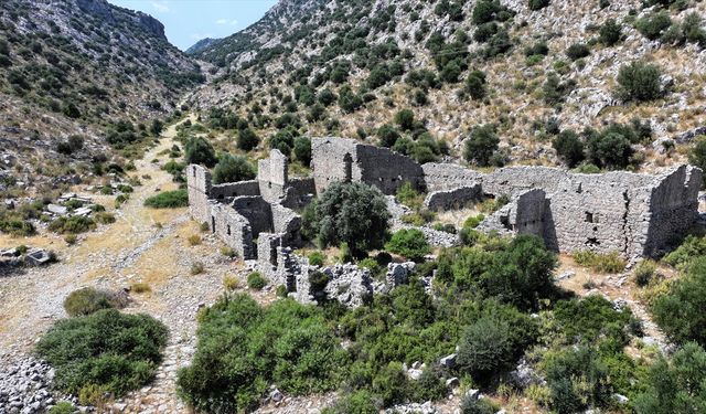 Pisidya'yı Pamfilya'ya bağlayan antik döşeme yol, ziyaretçilerini tarihte yolculuğa çıkarıyor