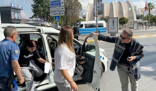 Sakarya'da polis ekipleri, kimliğini kaybeden öğrenciyi LGS sınavına yetiştirdi