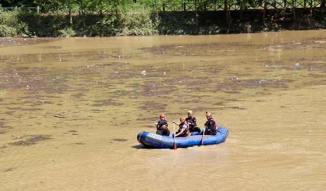 Trabzon'da etkili yağışın ardından kaybolan kişiyi arama çalışmaları devam ediyor