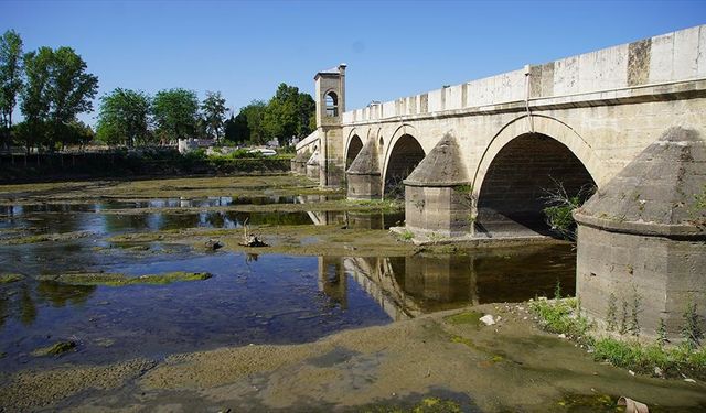 Tunca Nehri'nin bazı bölümlerinde kuraklık nedeniyle su akışı durma noktasına geldi