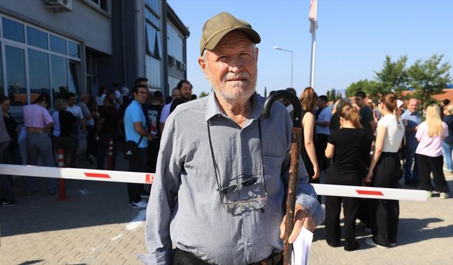 YKS'nin 81 yaşındaki "en yaşlı" adayı bu yıl 8. kez üniversite sınavına girdi