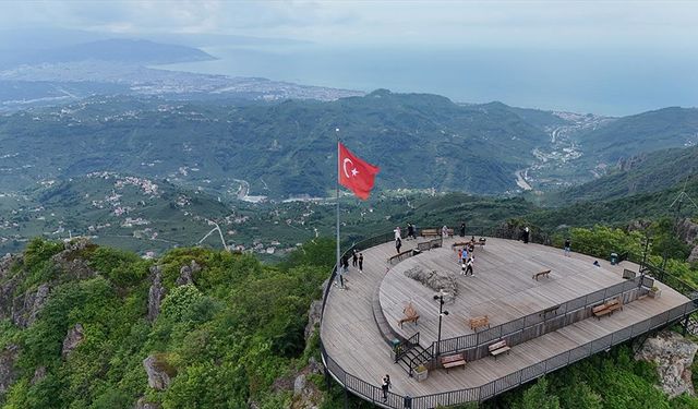 Yoroz Kent Ormanı manzarasını seyir terasından yaklaşık 200 bin kişi izledi