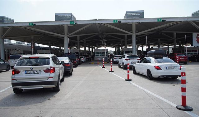 Avrupa'da yaşayan gurbetçilerin anavatanlarına gelişleri devam ediyor
