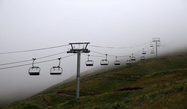 Erzurum, Kars ve Ardahan'da yaz ortasında etkili olan soğuk hava kışı aratmadı