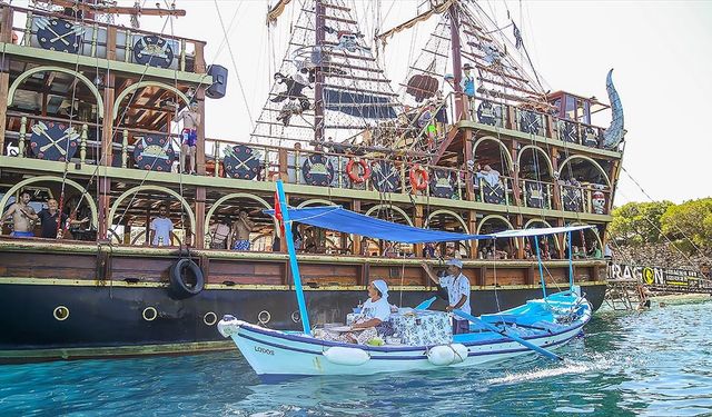 Fethiyeli çiftin kayığında pişen gözlemeler lüks yatlardaki tatilcilerden talep görüyor