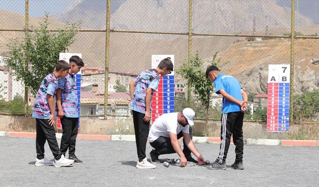 Hakkari'de bocce grup müsabakaları başladı