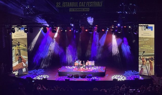 Hermanos Gutierrez müzik grubu Harbiye'de konser verdi