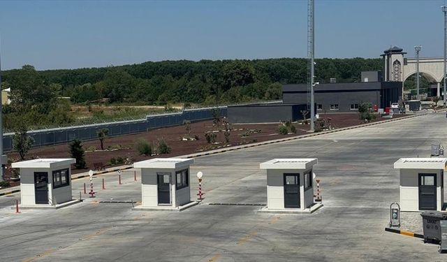 İpsala Gümrük Kapısı’nda yeni pasaport kontrol peronları hizmete girdi