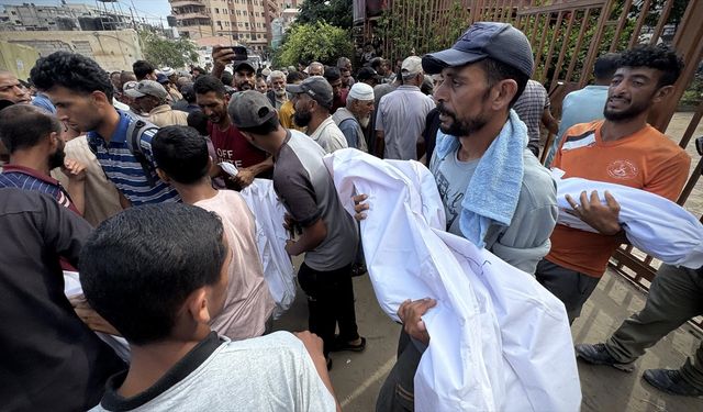İsrail'in Gazze'de sivillerin ev ve çadırlarını hedef aldığı saldırılarda 20 kişi hayatını kaybetti