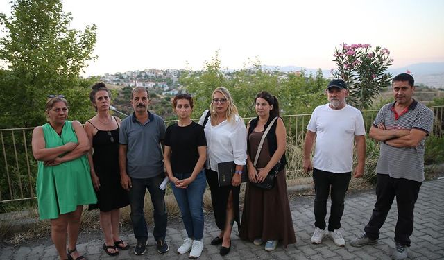 İzmir'de depremzedelerin yerleştikleri evlerin su ve elektriklerinin kesilmesine tepki