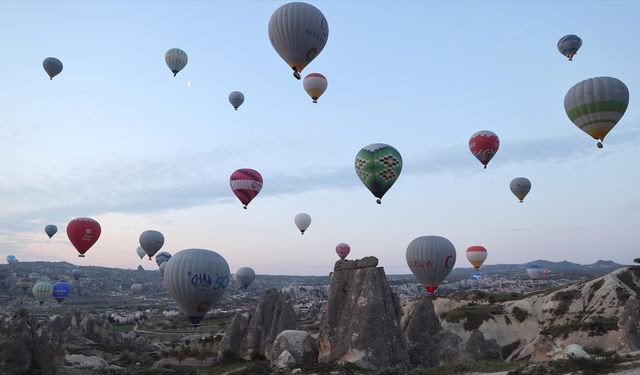 Kapadokya'da sıcak hava balon turlarına rüzgar molası