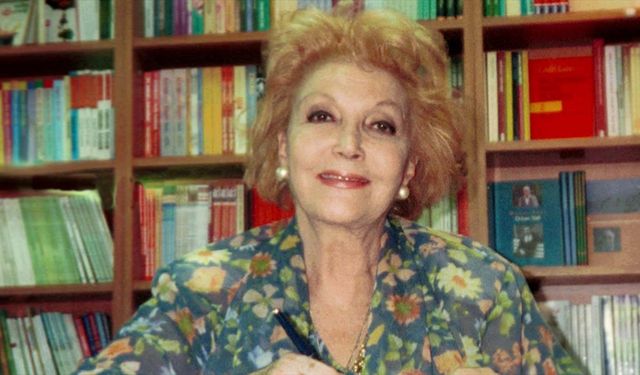 Oyunculuğa ömrünü adayan devlet sanatçısı: Nedret Güvenç