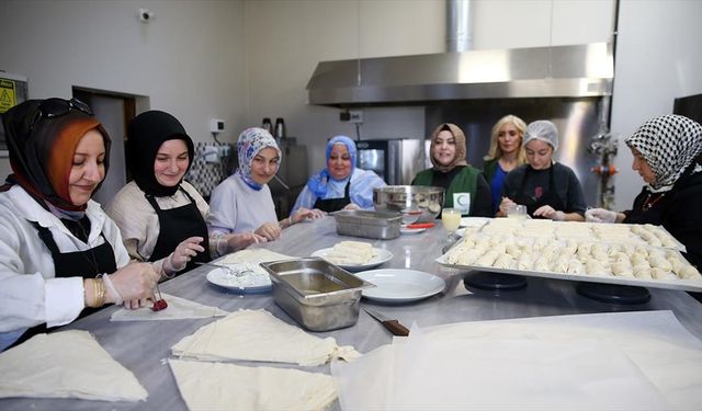 Yeşilay, Kastamonu'da yaz Kur'an kursuna katılan çocuklara ev yapımı yiyecekler ikram ediyor