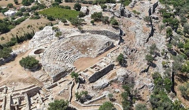 Amos'un antik tiyatrosundaki kazılar tüm hızıyla devam ediyor