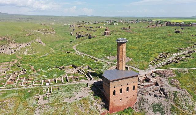 Anadolu'da yapılan ilk Türk camisi "Ebu'l Menuçehr" asırlardır geçmişin izlerini taşıyor
