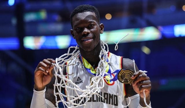 Dennis Schröder, ten rengi yüzünden Almanya'da Nowitzki kadar sevilmeyeceğini düşünüyor