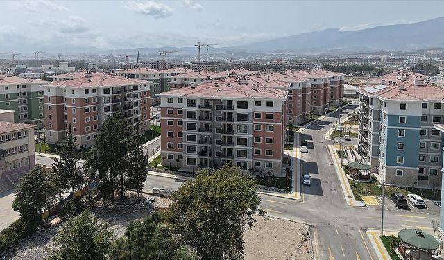 Depremlerde yıkımın simgesi olan "600 Evler Sitesi'nde yaşam yeniden başladı