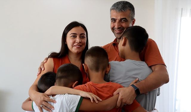 Koruyucu ailelikle evlat sayısını 4'e çıkaran depremzede çift yeni evine kavuştu