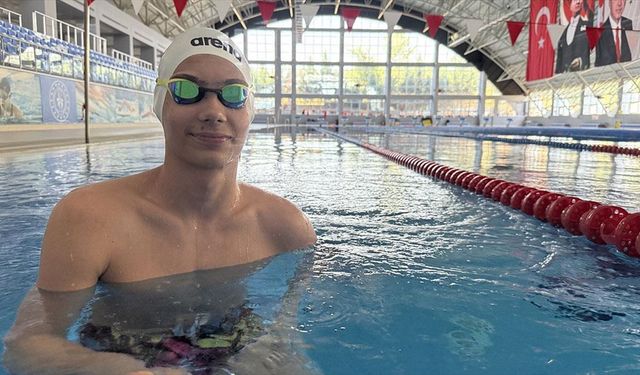 Milli yüzücü Eymen İbolar, EYOF'tan altın madalyayla döndü