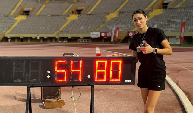 Para atlet Aysel Önder, kadınlar 400 metre dünya rekorunu kırdı