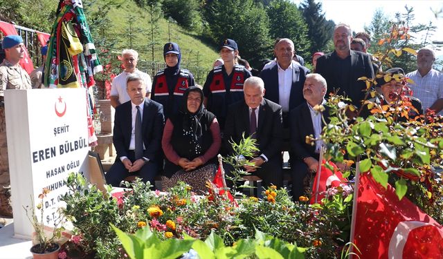 Şehit Eren Bülbül, şehadetinin 8. yılında mezarı başında anıldı