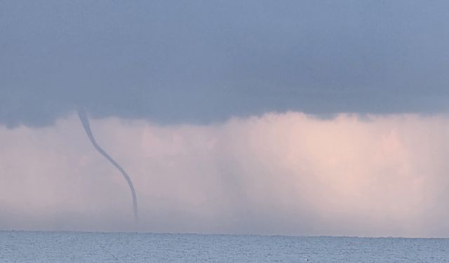 Alanya'da denizde hortum oluştu