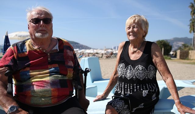 Alman çift 36 yılda 101 kez tatil için Alanya'ya geldi