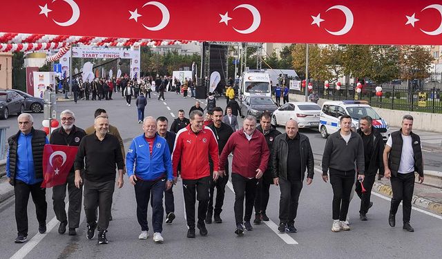 Bakan Bak, 16. Zeytinburnu Cumhuriyet Koşusu etkinliğine katıldı