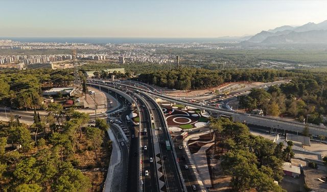 Bakan Uraloğlu: Kepezüstü Farklı Seviyeli Kavşağı ile bölgede trafik yoğunluğunu rahatlattık