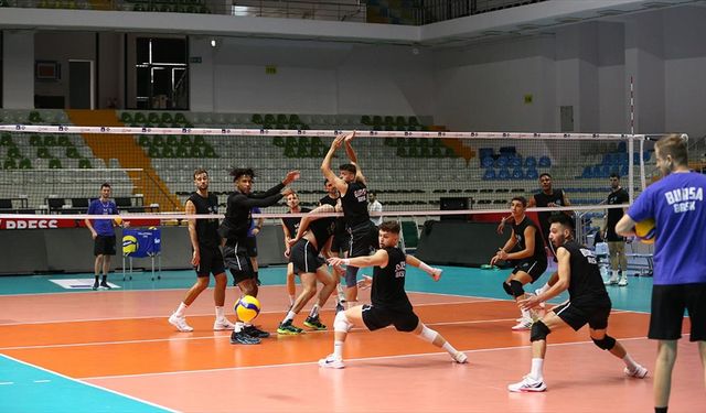 Bursa Büyükşehir Belediyespor kupa ve ligde başarı hedefliyor