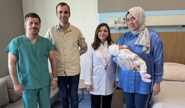 Doğuştan göğüs kemiği bulunmayan Eylül bebeğe kıkırdak dokusundan 'iman tahtası' yapıldı