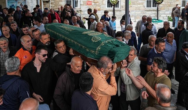 İzmir Foça'da selde kaybolan kişinin cenazesi defnedildi