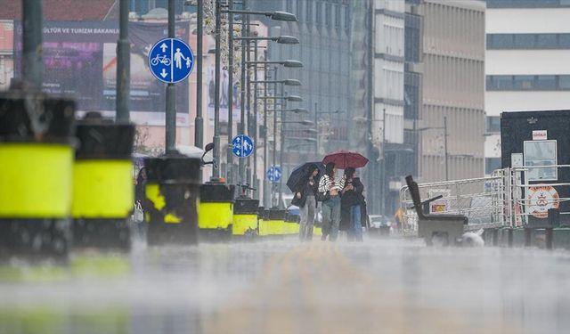 İzmir'de sağanak etkili oldu