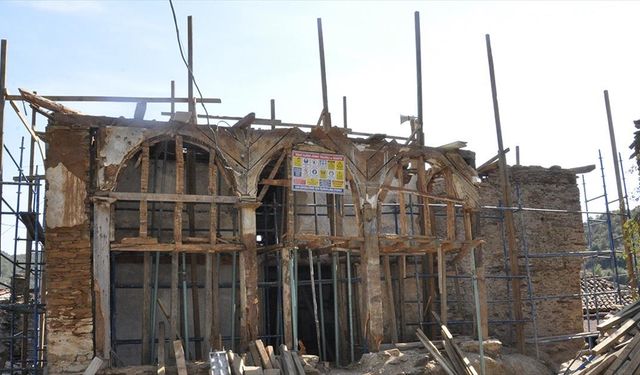 İzmir'in 'hayalet köyü' Lübbey'deki tarihi cami restore ediliyor