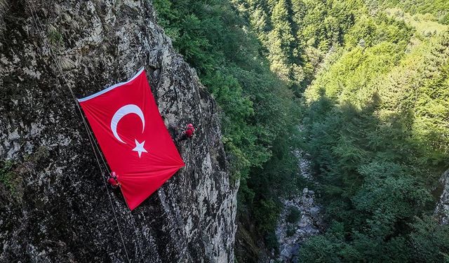 JAK timleri zorlu tatbikatlarla göreve her an hazır