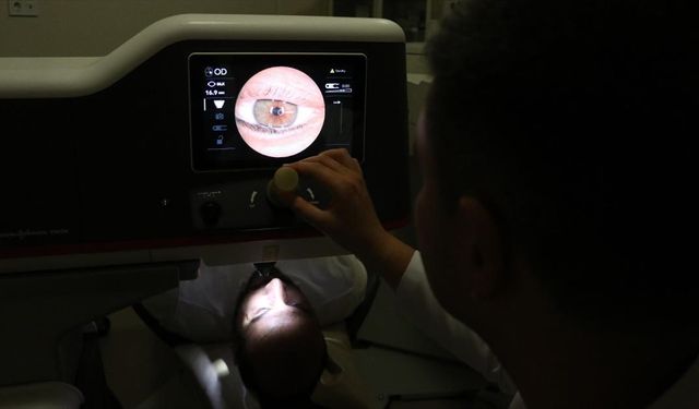 Kayseri Şehir Hastanesi'nde uygulanan 3. nesil lazer tedavisiyle gözlükten kurtuluyorlar