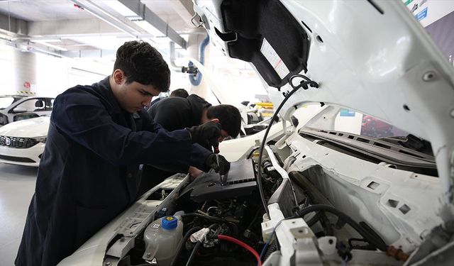 Otomotiv sektörüne eleman yetiştiren meslek lisesi AR-GE çalışmalarıyla da öne çıkıyor
