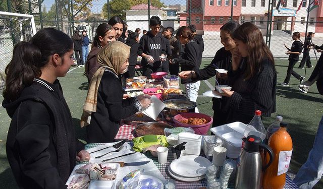 Van'daki okullarda 'kardeşlik kermesleri' ile Filistin için yardım seferberliği başlatıldı