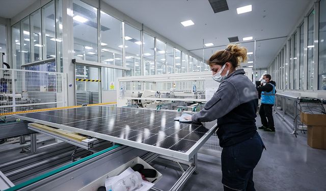 Yenilenebilir enerji sektöründeki tam zamanlı işlerin yüzde 32'sini kadınlar yürütüyor
