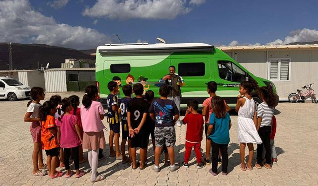 Yeşilay karavan etkinlikleriyle afetzede çocukları bağımlılıklara karşı bilinçlendiriyor