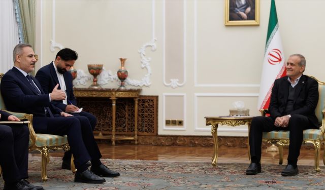 Dışişleri Bakanı Fidan, İran Cumhurbaşkanı Pezeşkiyan tarafından kabul edildi