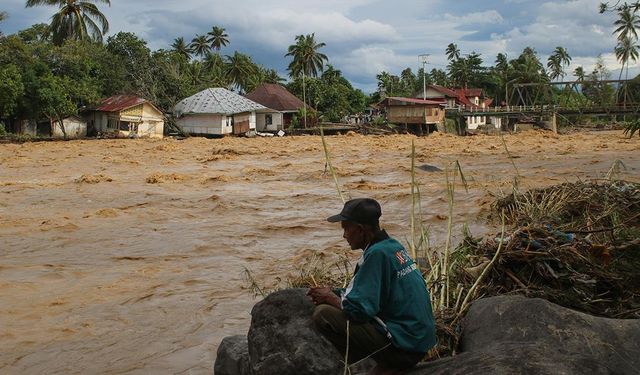 Endonezya'da şiddetli yağışların yol açtığı afetlerde ölenlerin sayısı 174'e yükseldi