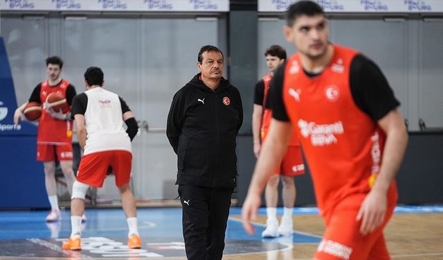 Ergin Ataman: Akıllı, savunmada taviz vermeden ve hücumda kontrolü bırakmadan oynamamız lazım