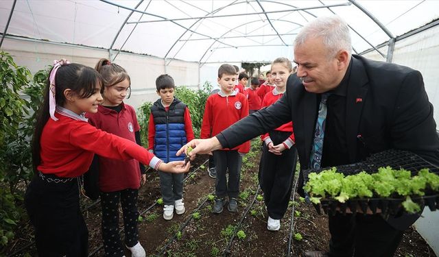 İbrahim öğretmen öğrencilere çevre dostu projelerle ilham veriyor