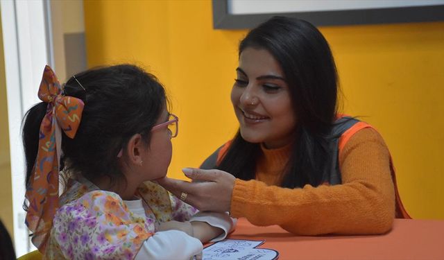 Lösemiyi yenip farkındalık çalışmalarına katılan genç kadın hastalara 'umut' oluyor