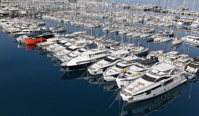 Mega yatlar bakım ve onarım için Marmaris'teki marinalarda karaya alındı