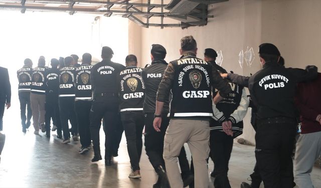 Sosyal medyada 'buluşma tuzağı' kuran dolandırıcılık çetesi çökertildi