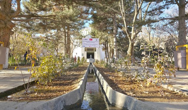 TİKA, Gazneli Sultan Mahmud Türbesi'nin çevre düzenlemesi projesini tamamladı