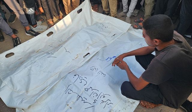 Uzmanlara göre İsrail, Refah'ta 'savaş dışı' kalmış Filistinlilere saldırarak savaş suçu işliyor