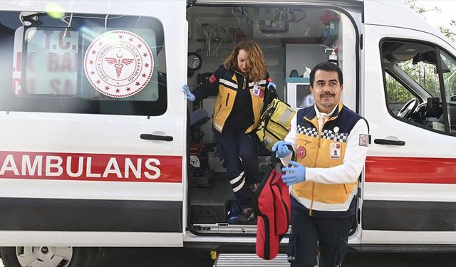 112'nin kahraman, fedakar ekipleri zamana karşı hayat kurtarıyor